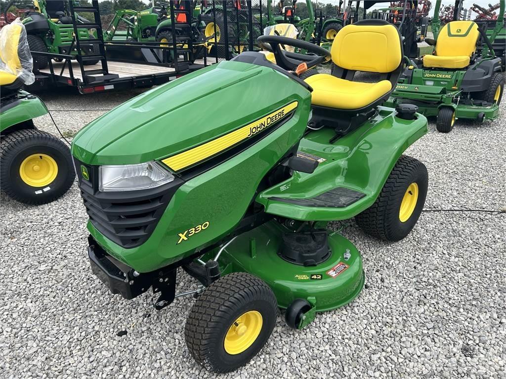 John Deere X330 Compacttrekkers