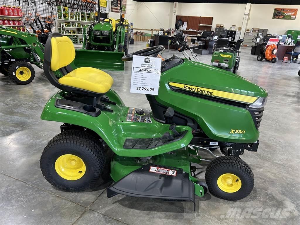 John Deere X330 Compacttrekkers
