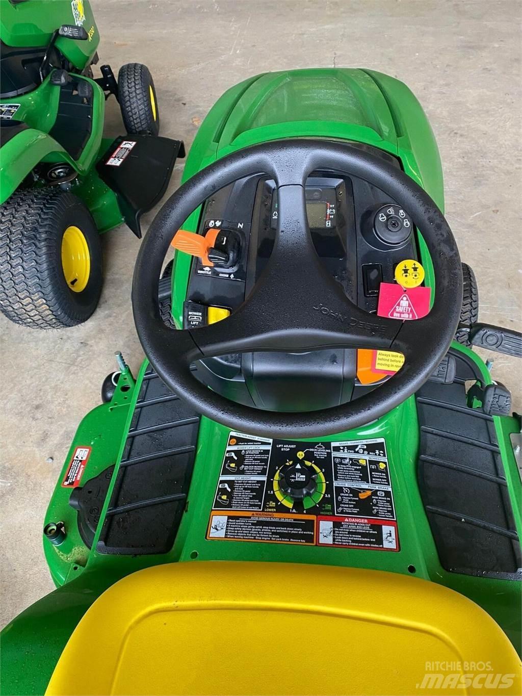 John Deere X330 Compacttrekkers