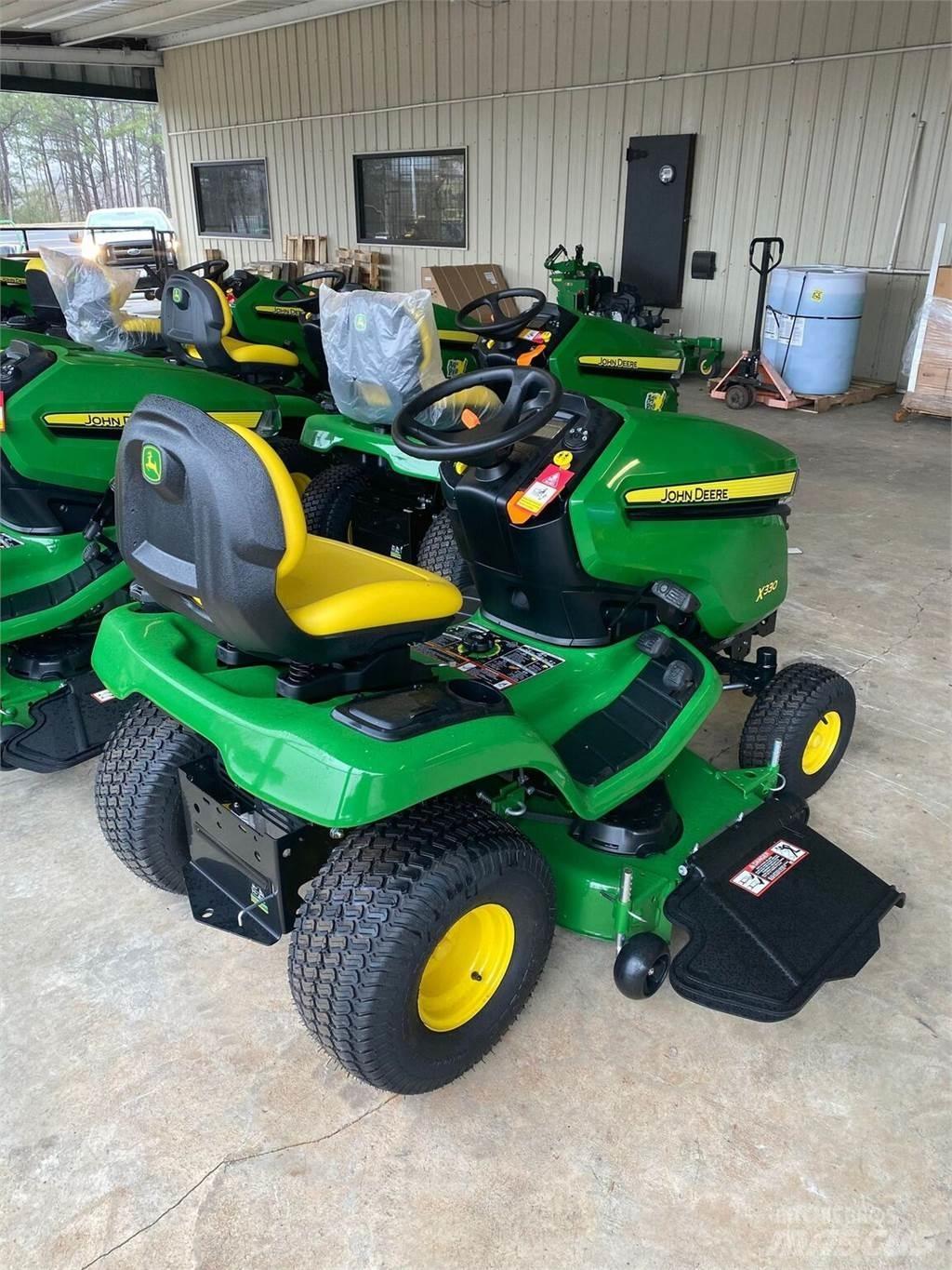 John Deere X330 Compacttrekkers