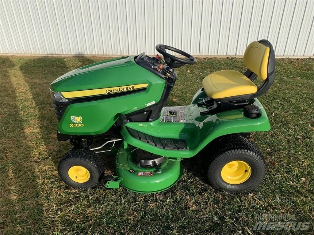John Deere X330 Compacttrekkers