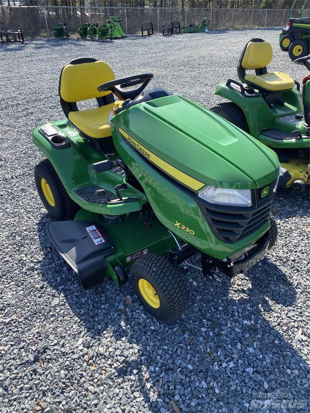 John Deere X330 Compacttrekkers