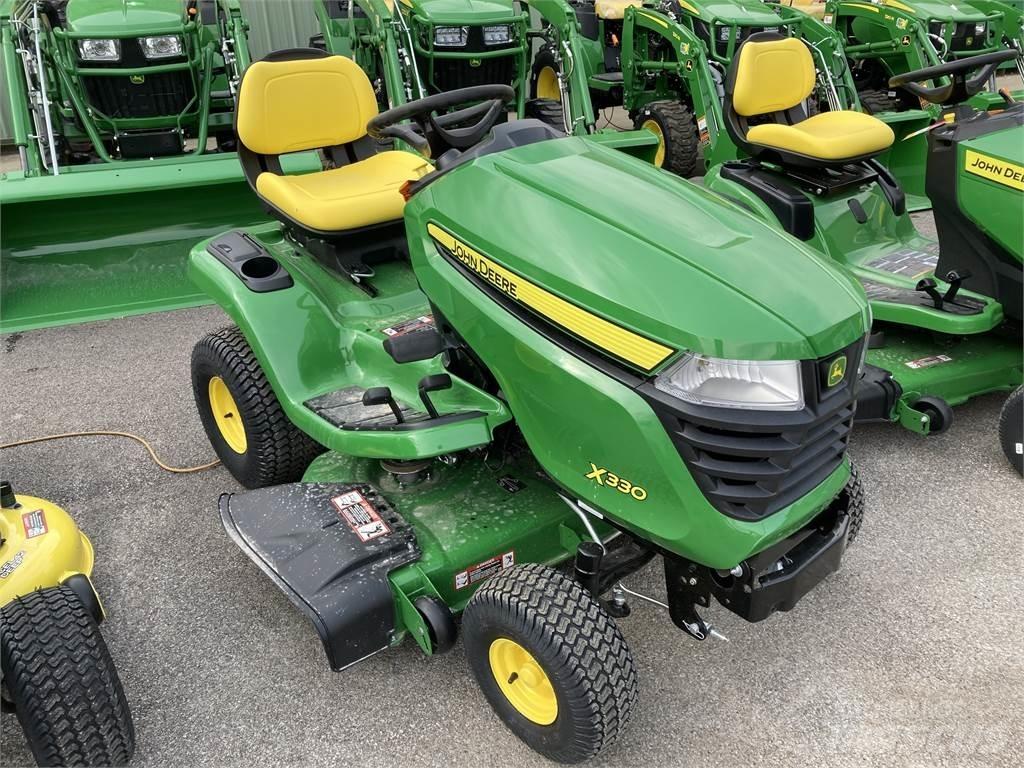John Deere X330 Compacttrekkers