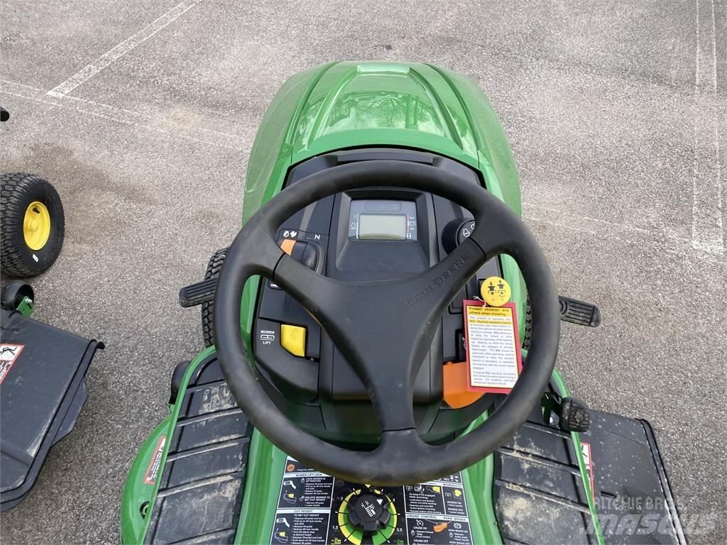 John Deere X330 Compacttrekkers