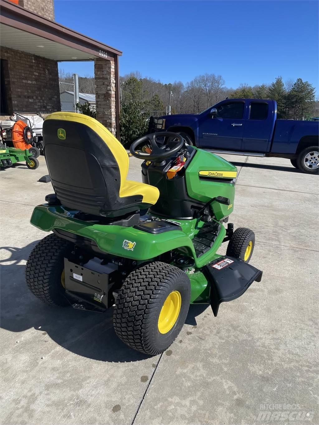 John Deere X370 Compacttrekkers