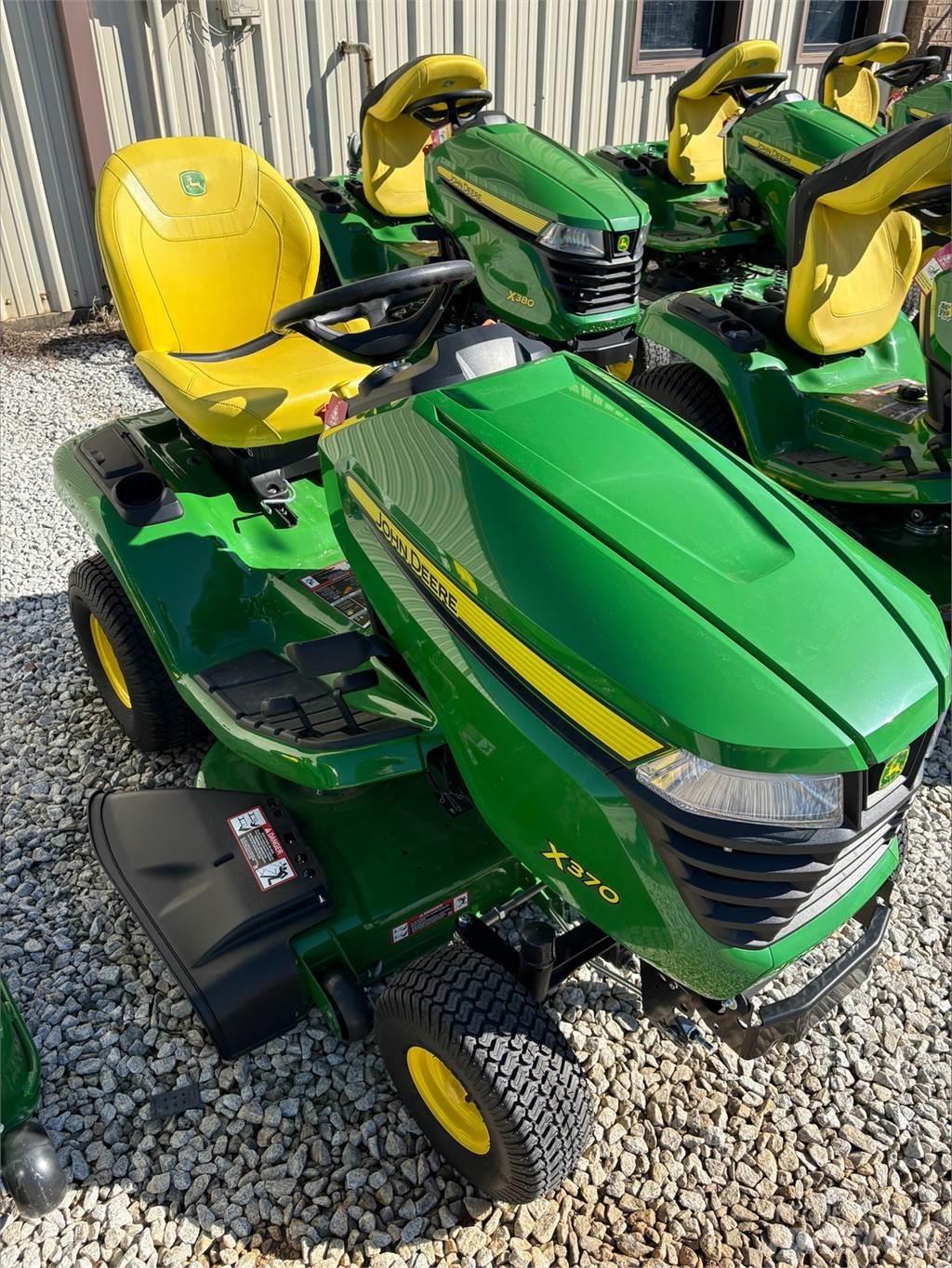 John Deere X370 Compacttrekkers