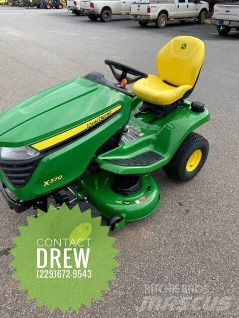 John Deere X370 Compacttrekkers