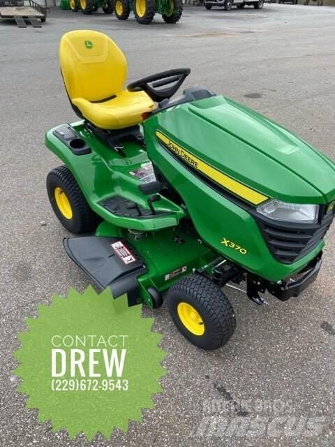 John Deere X370 Compacttrekkers