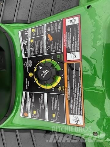 John Deere X370 Compacttrekkers