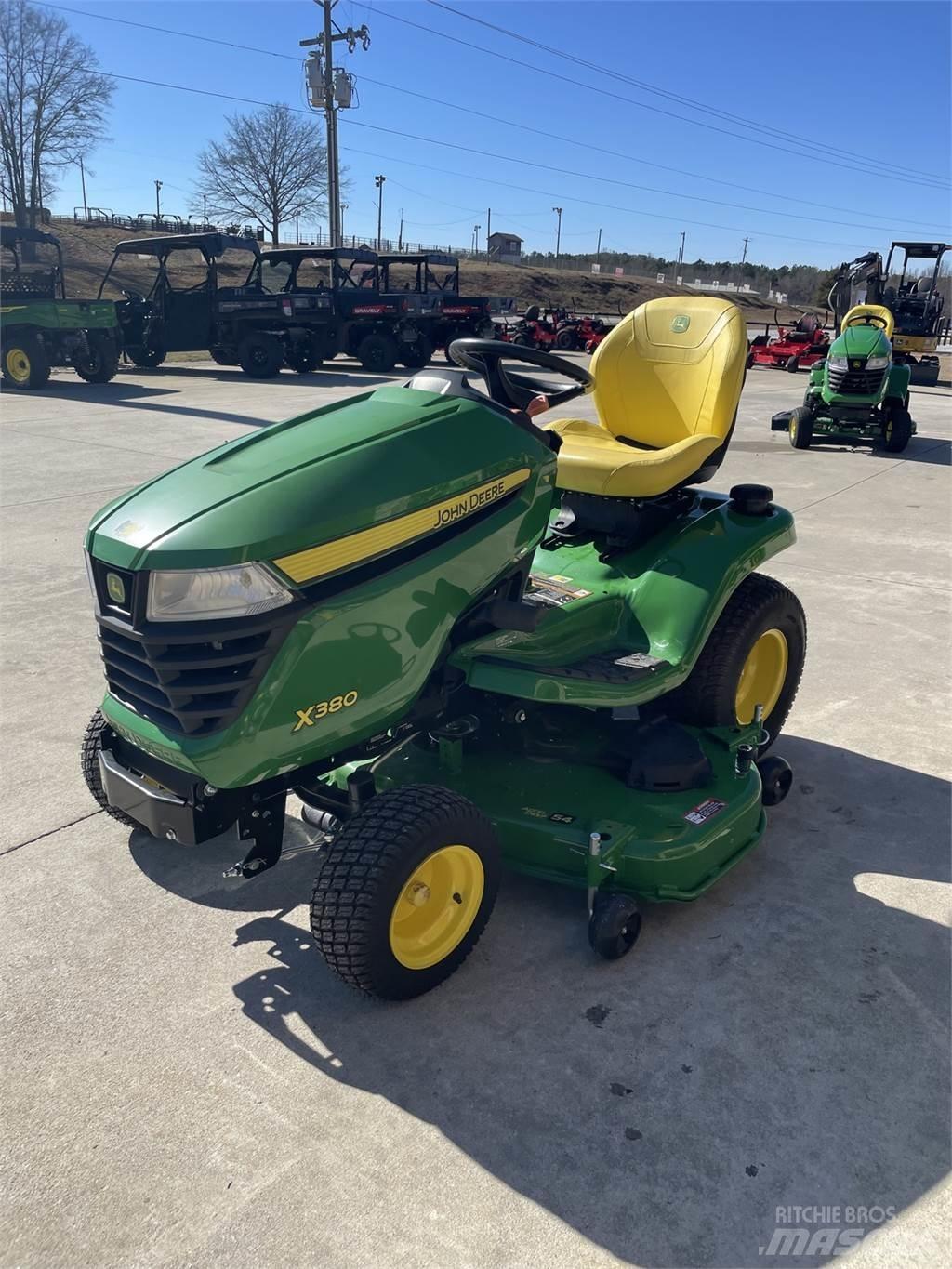 John Deere X380 Compacttrekkers
