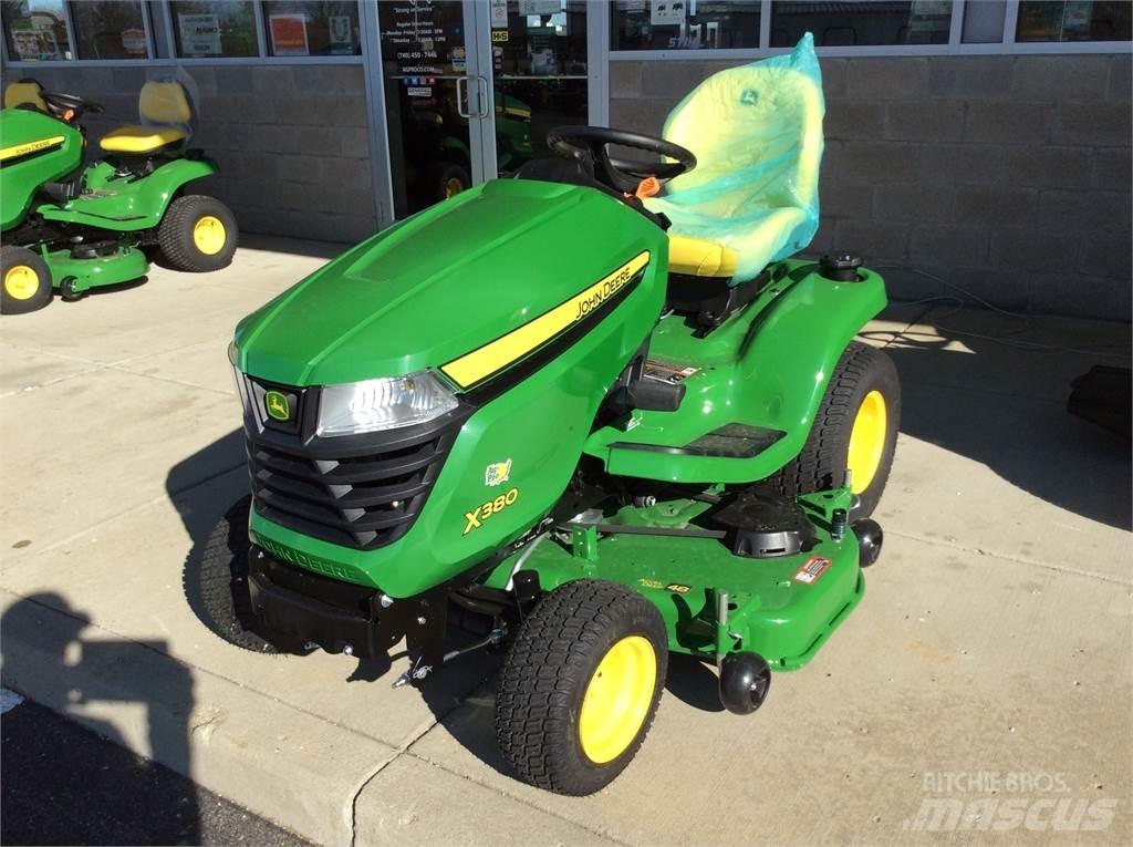 John Deere X380 Compacttrekkers