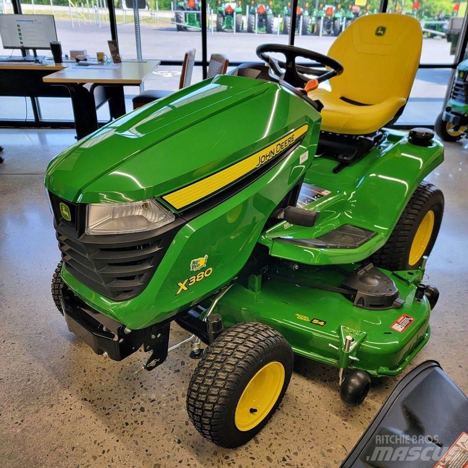 John Deere X380 Compacttrekkers