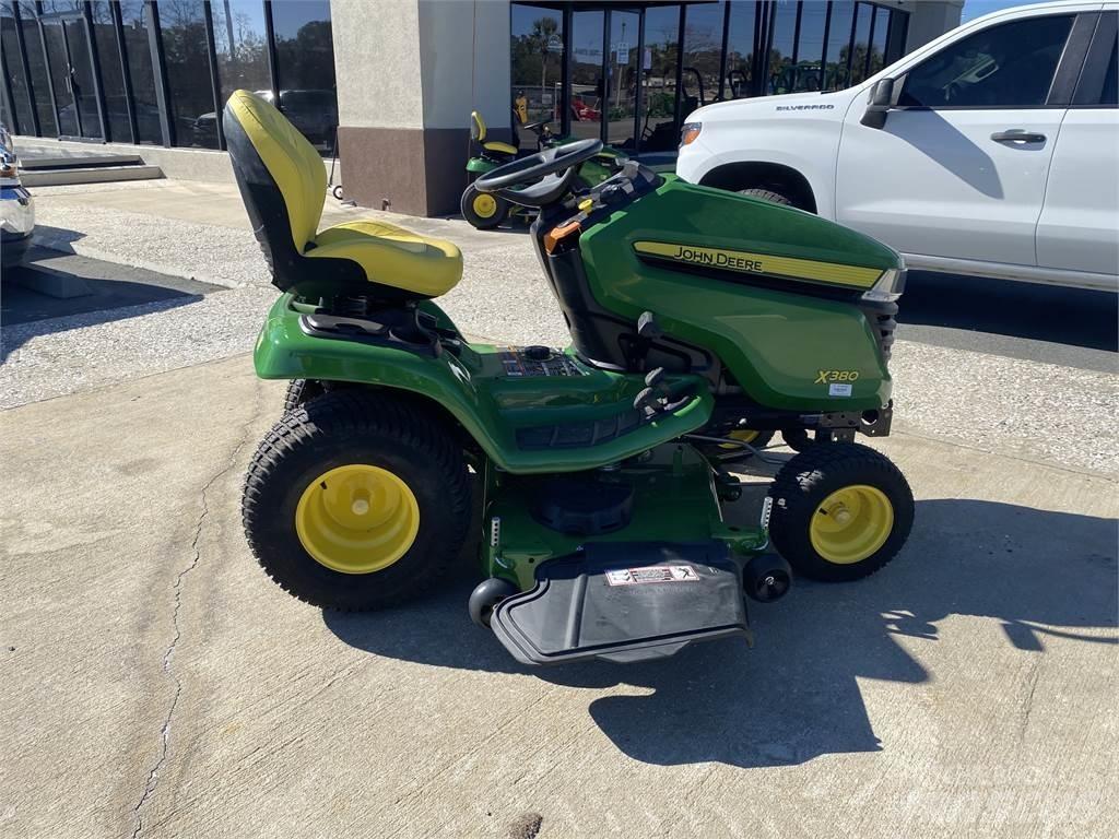 John Deere X380 Compacttrekkers