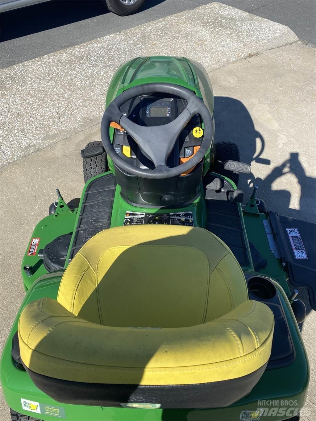 John Deere X380 Compacttrekkers