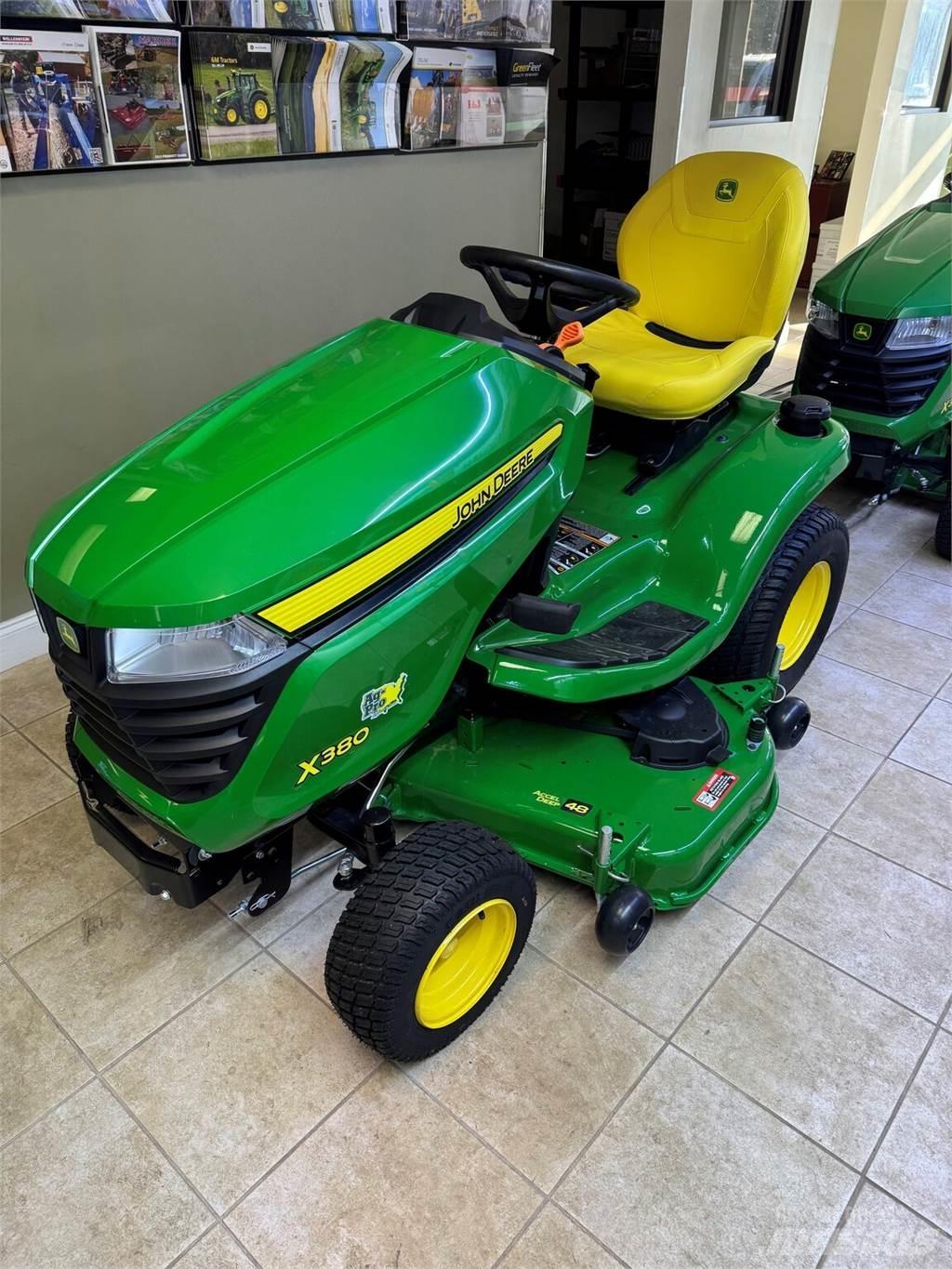 John Deere X380 Compacttrekkers