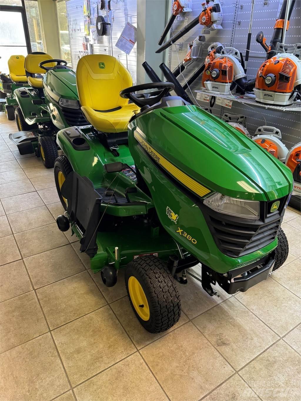 John Deere X380 Compacttrekkers