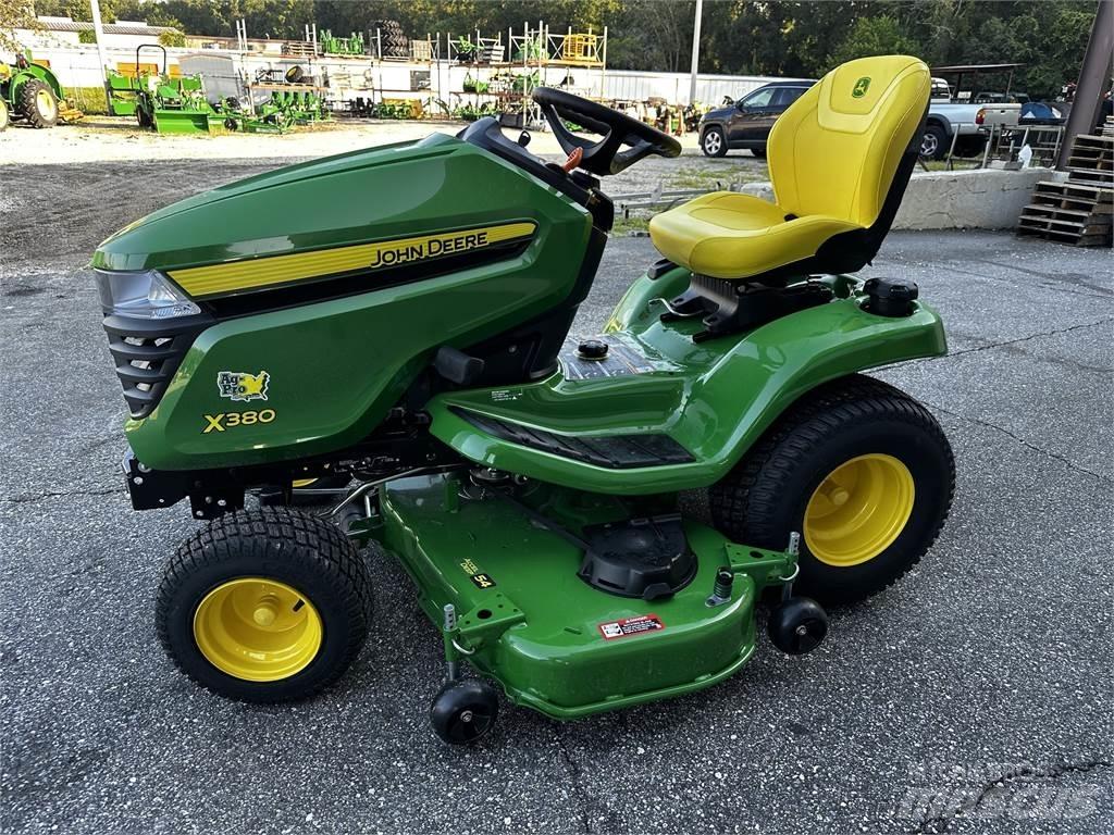 John Deere X380 Compacttrekkers
