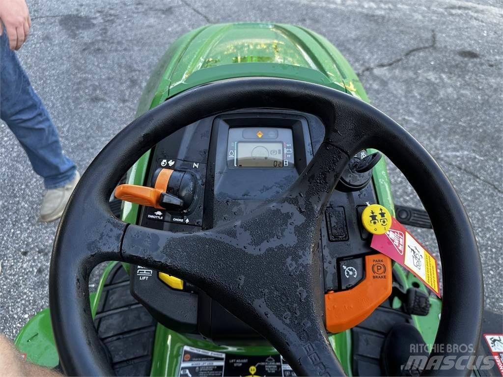 John Deere X380 Compacttrekkers