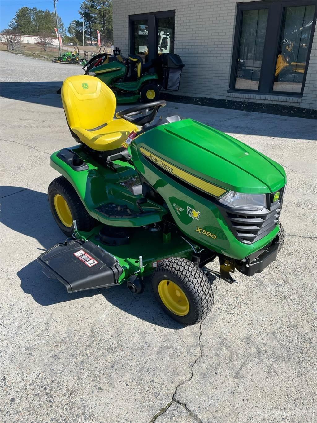 John Deere X380 Compacttrekkers
