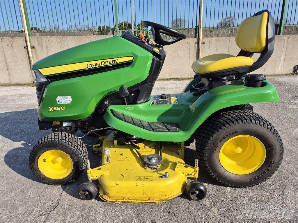 John Deere X380 Compacttrekkers
