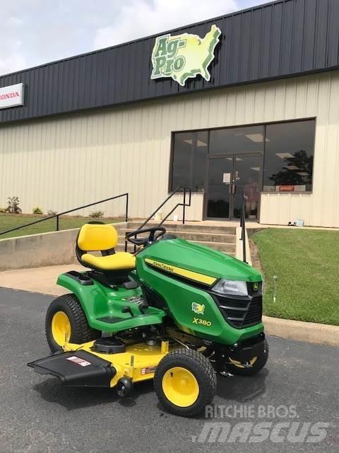 John Deere X380 Compacttrekkers