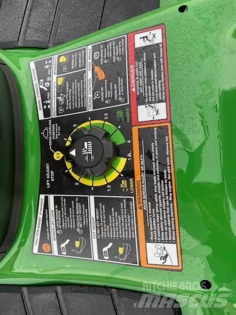 John Deere X380 Compacttrekkers