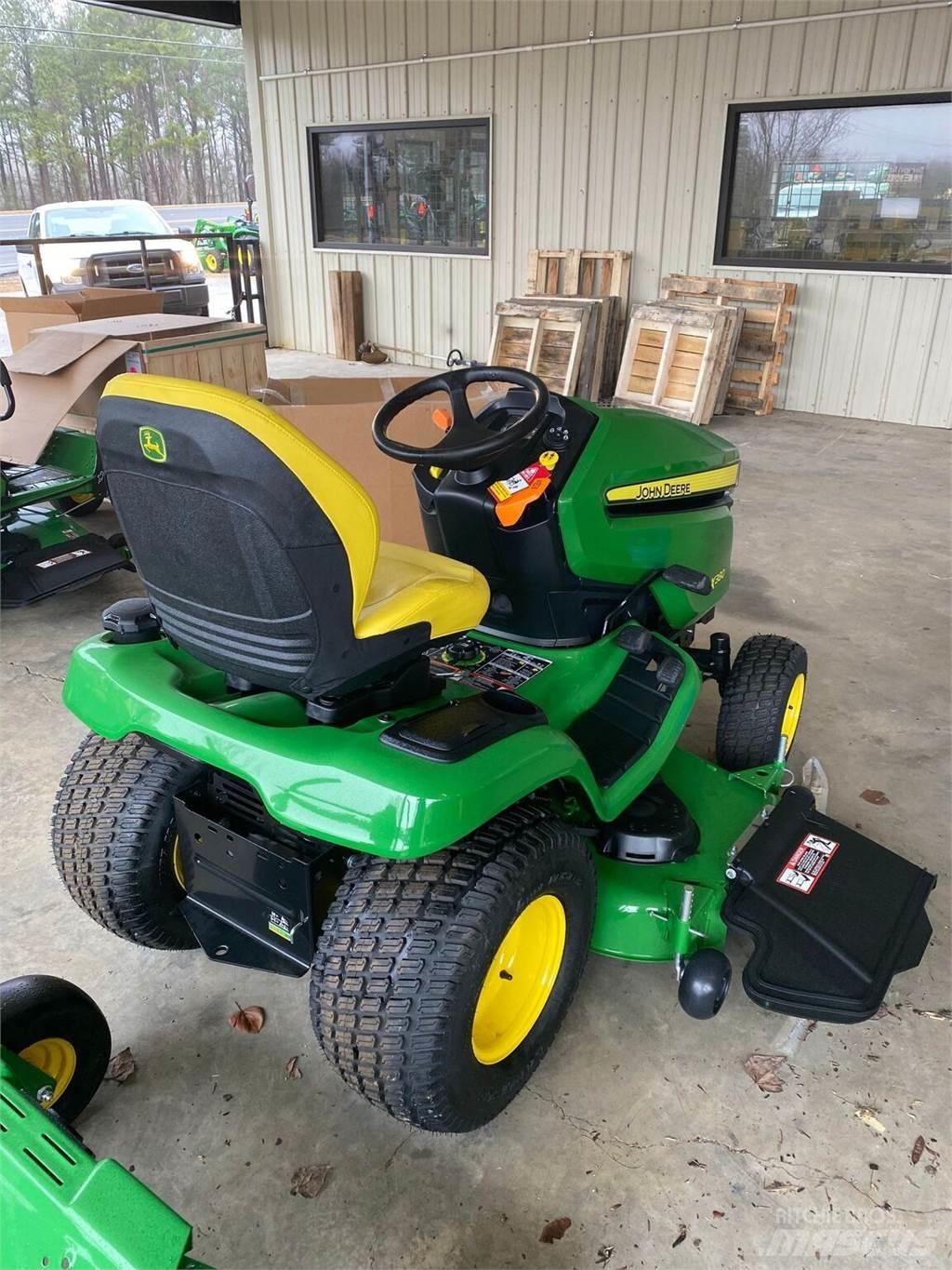 John Deere X380 Compacttrekkers