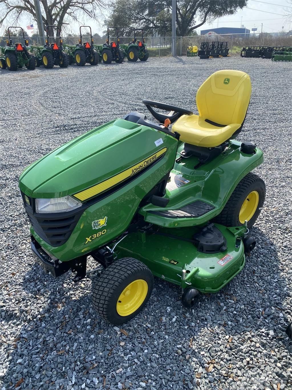 John Deere X380 Compacttrekkers