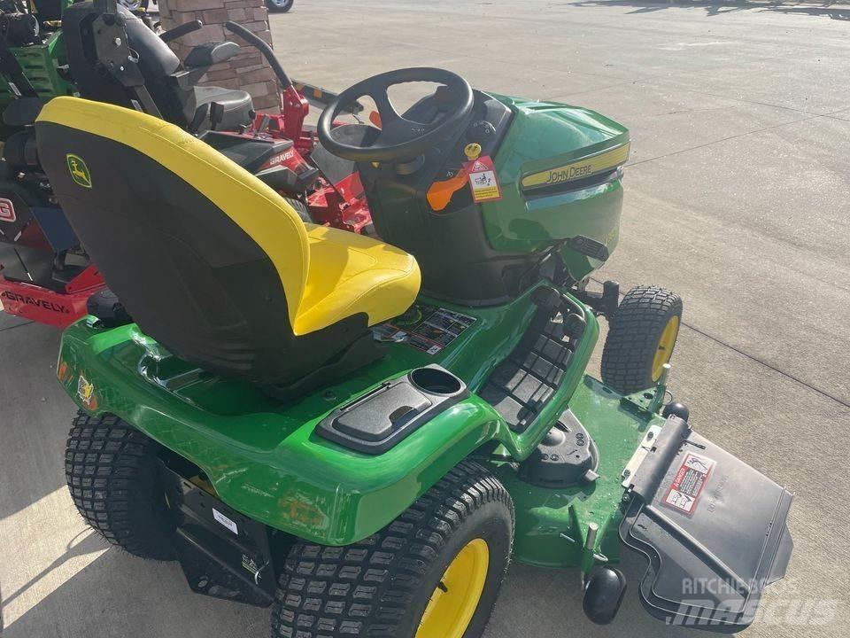 John Deere X380 Compacttrekkers