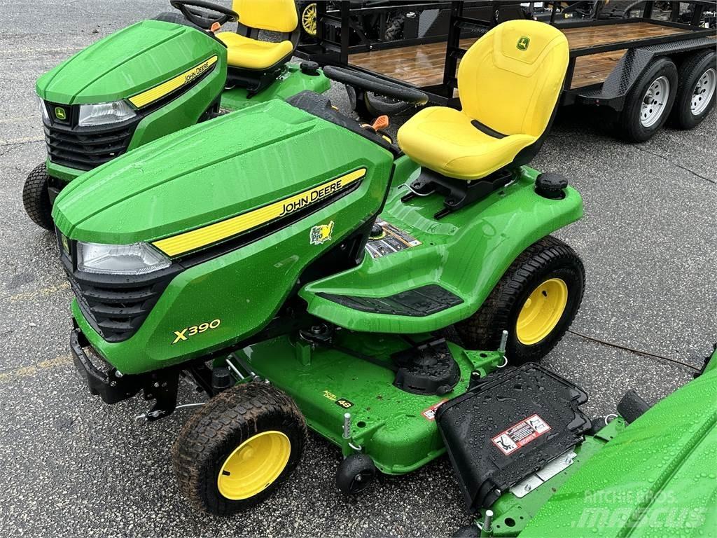 John Deere X390 Compacttrekkers
