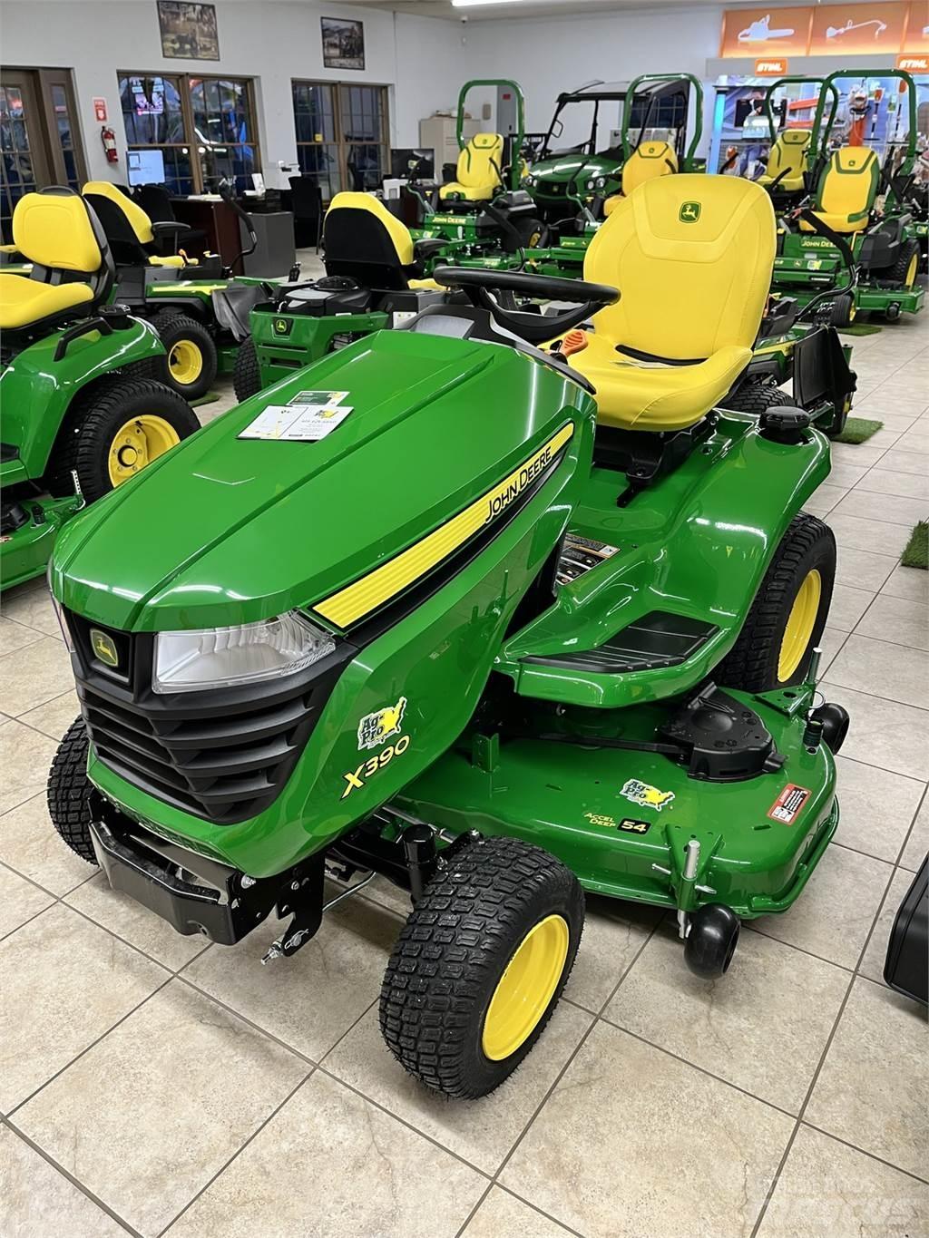 John Deere X390 Compacttrekkers