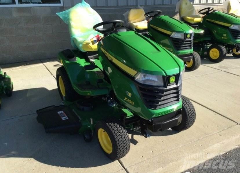 John Deere X390 Compacttrekkers