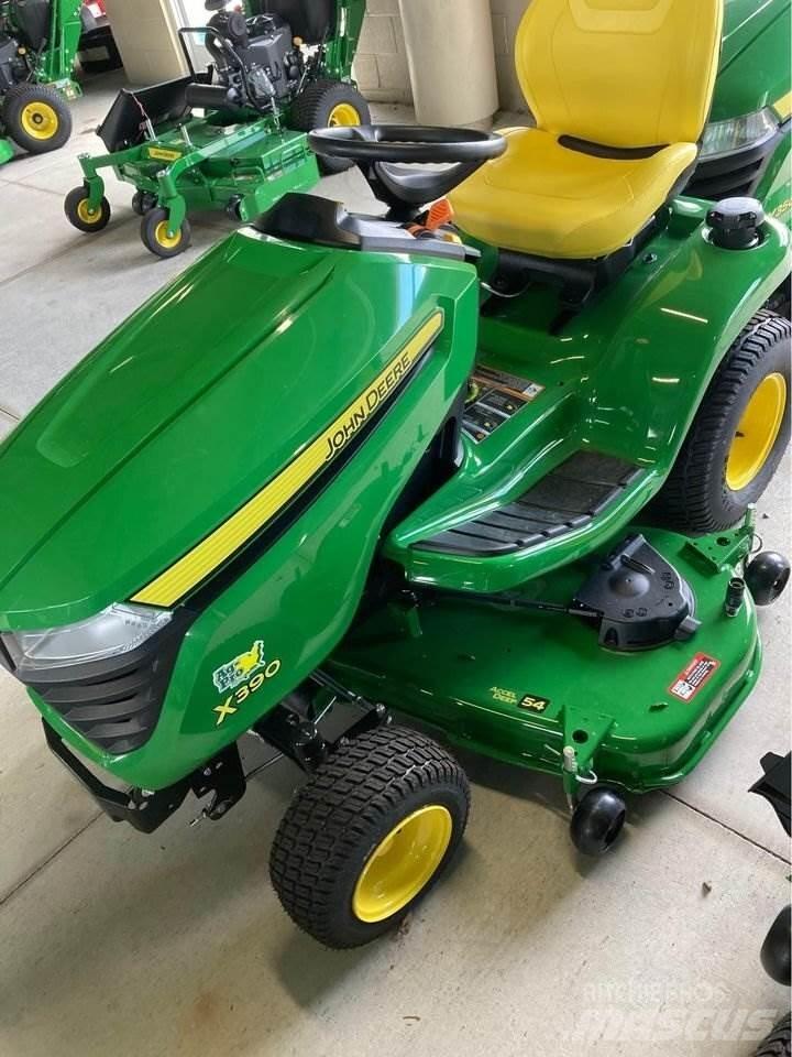 John Deere X390 Compacttrekkers