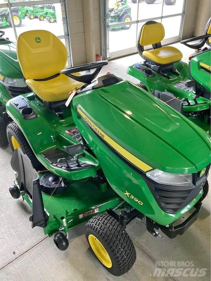 John Deere X390 Compacttrekkers