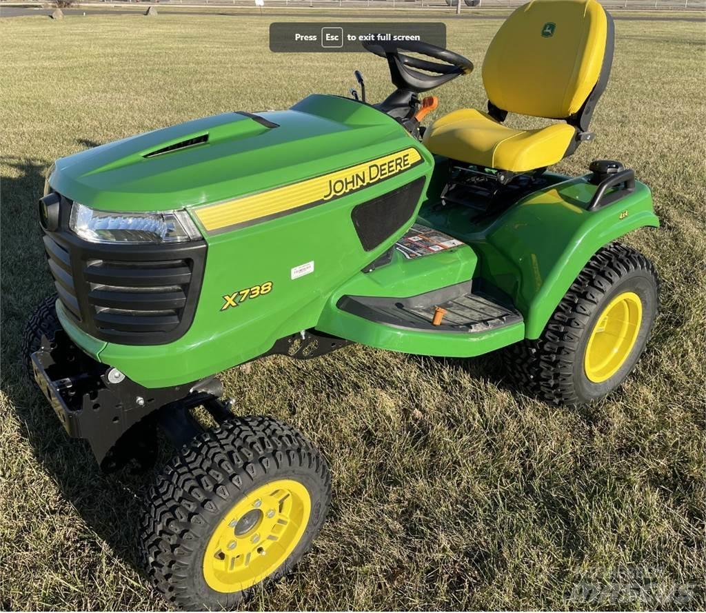 John Deere X738 Compacttrekkers