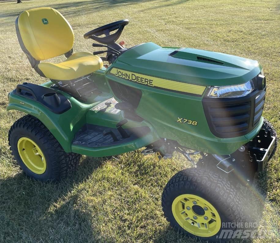 John Deere X738 Compacttrekkers