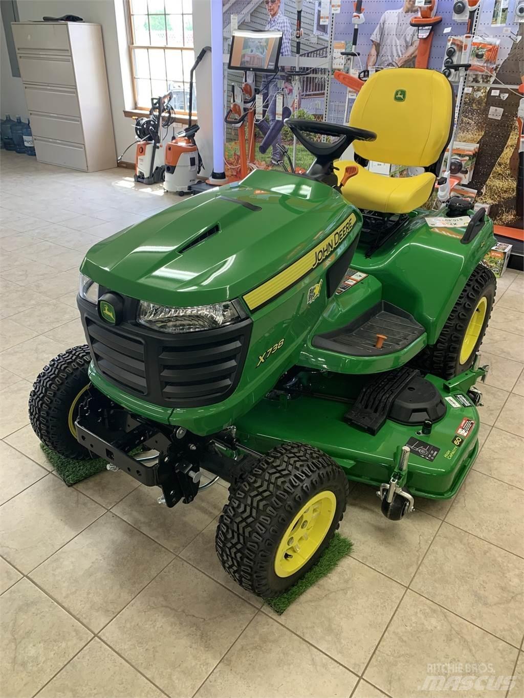 John Deere X738 Compacttrekkers