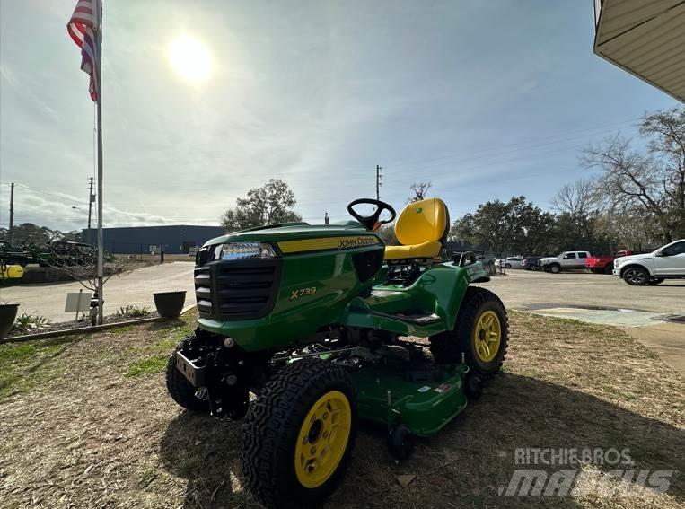 John Deere X739 Compacttrekkers