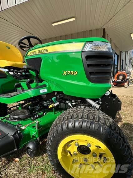John Deere X739 Compacttrekkers