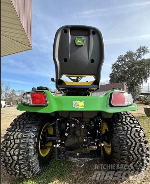 John Deere X739 Compacttrekkers