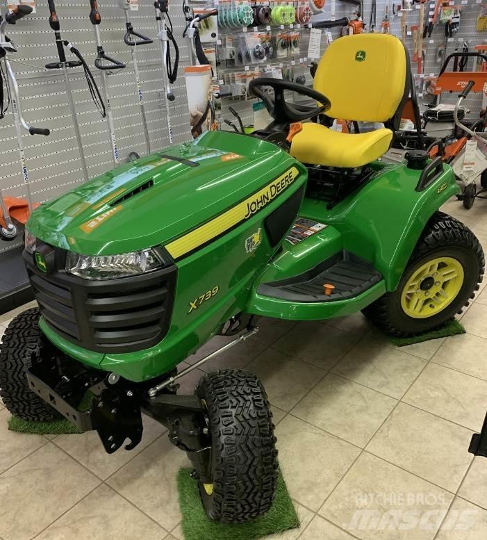 John Deere X739 Compacttrekkers