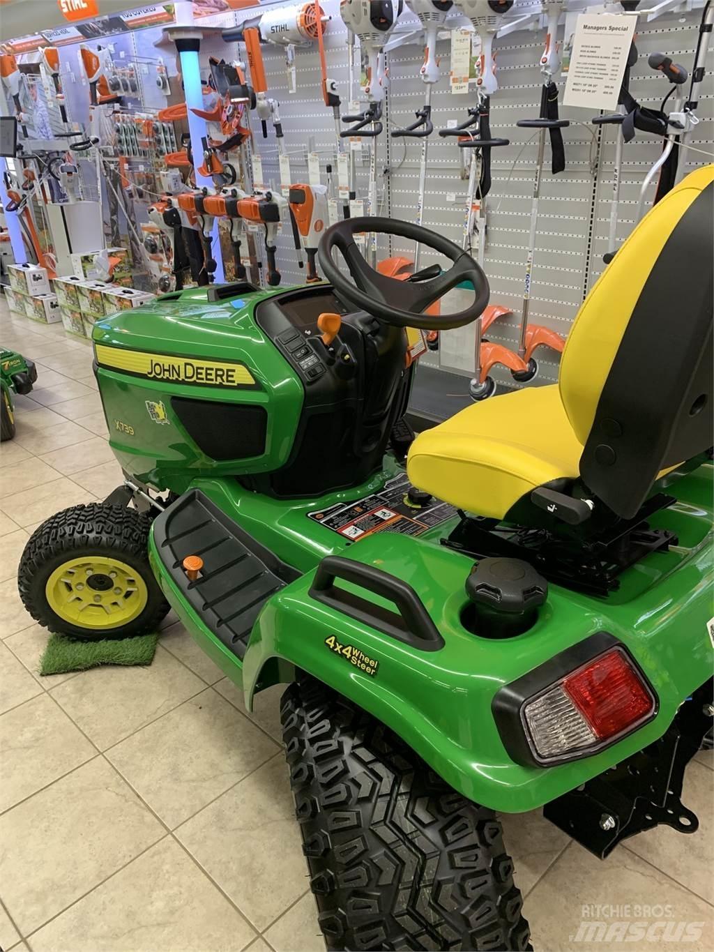 John Deere X739 Compacttrekkers