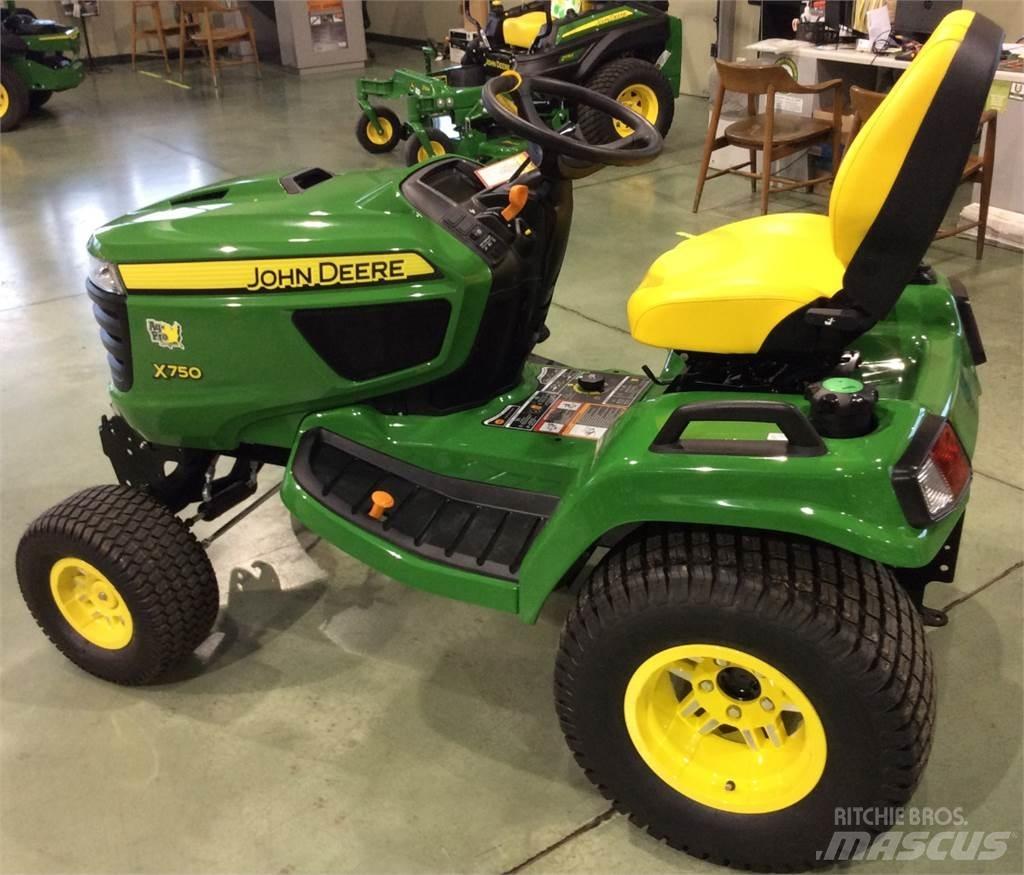 John Deere X750 Compacttrekkers
