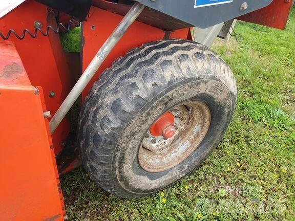 Kuhn FC 303 GC Maaikneuzers