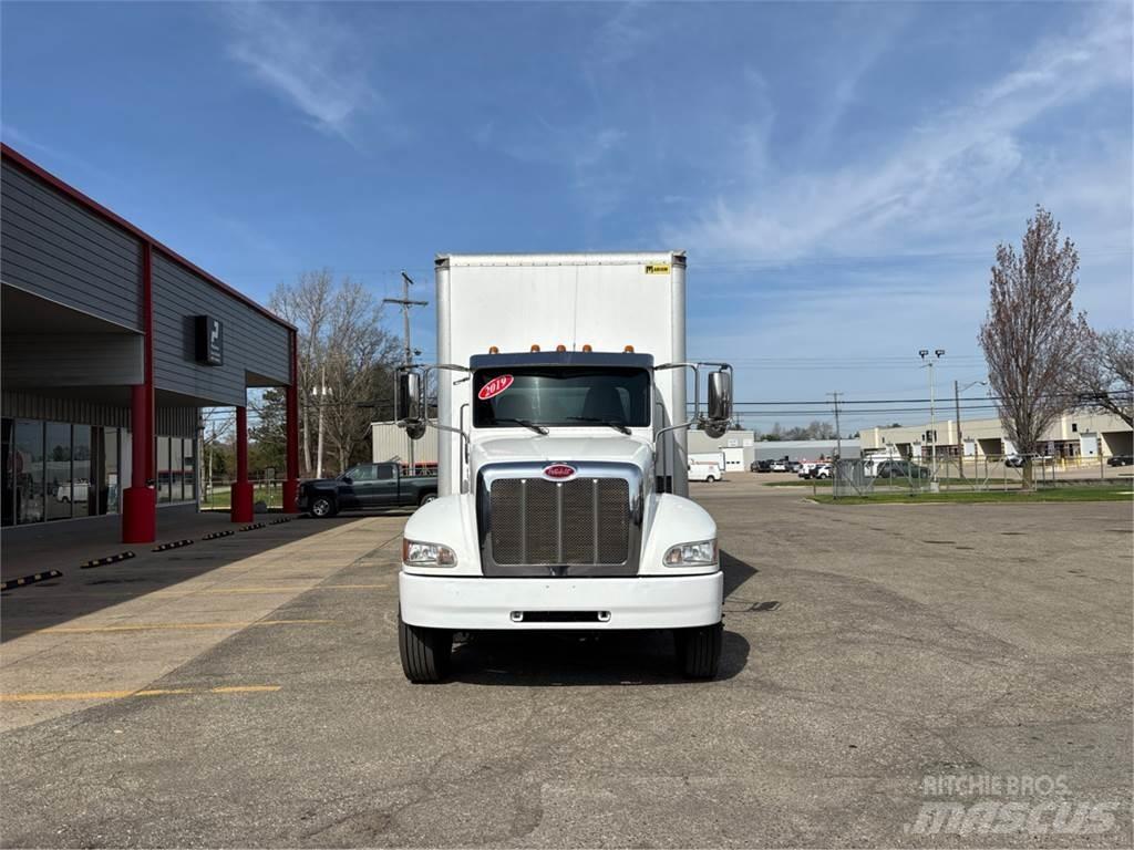Peterbilt 337 Bakwagens met gesloten opbouw