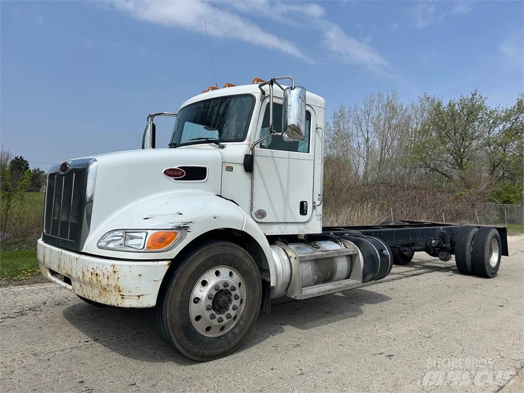 Peterbilt 337 Chassis met cabine