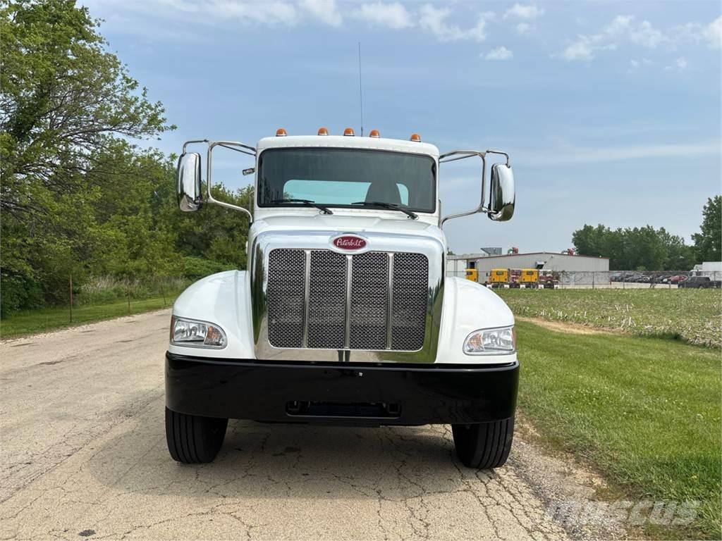 Peterbilt 337 Chassis met cabine