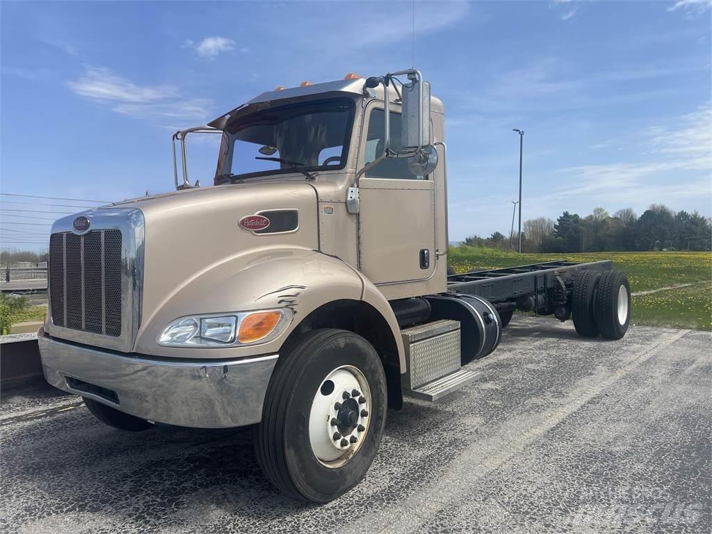 Peterbilt 337 Chassis met cabine