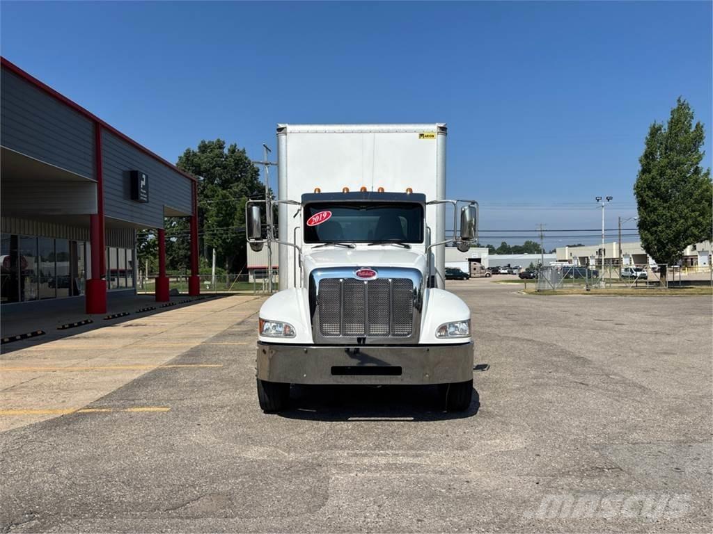 Peterbilt 337 Bakwagens met gesloten opbouw
