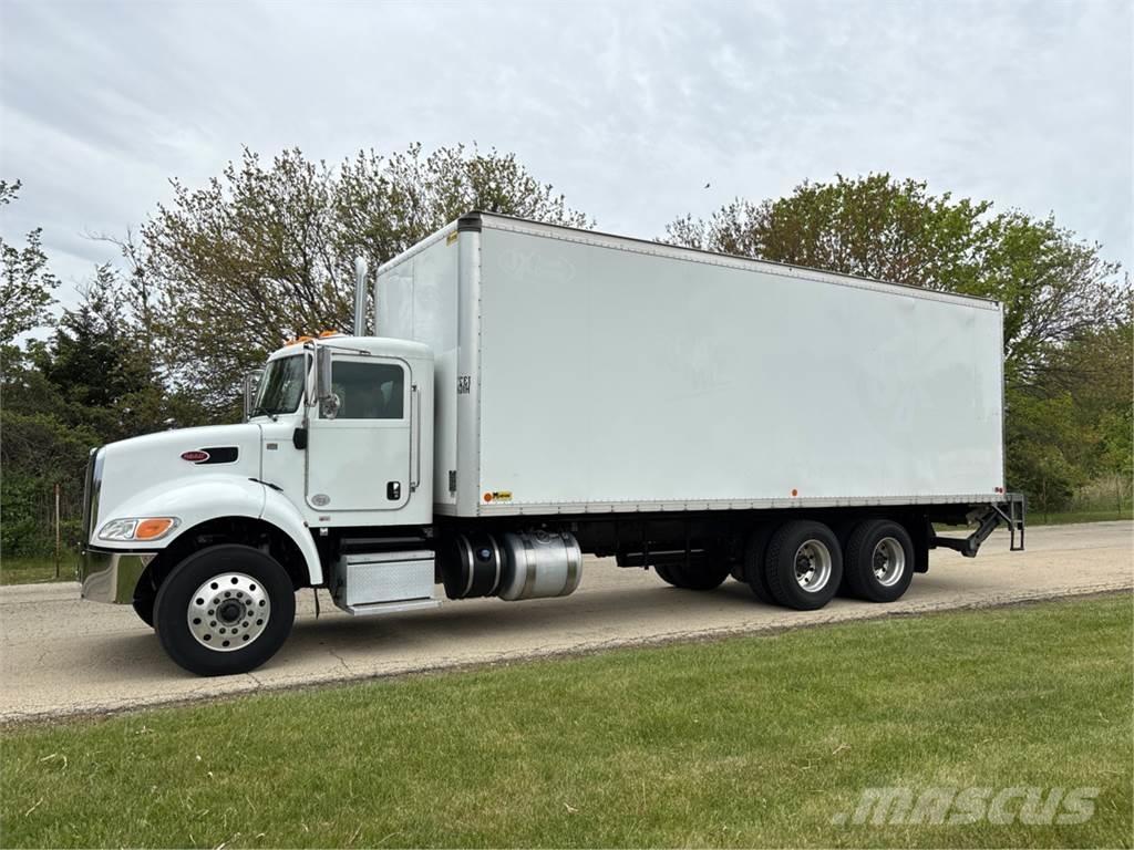 Peterbilt 348 Bakwagens met gesloten opbouw
